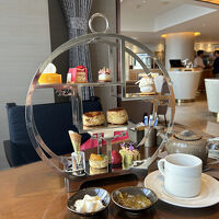 ラウンジのアフタヌーンティー