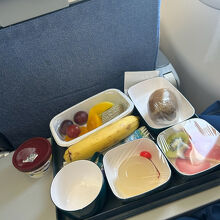 特別食のフルーツ盛り合わせ（キウイまるごともあり笑）