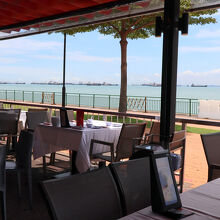 海側の席