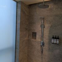 シャワールームも驚く広さ。