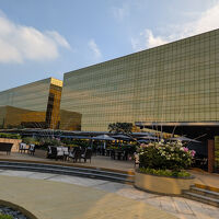 近未来的な外観。