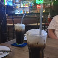 チェンマイでアイスラテもビールも食事もどんと来い！なバー。