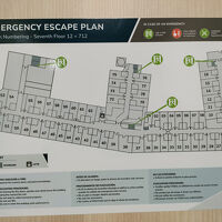 754号室になぜか712号室の案内が張られている。