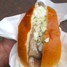 …時期が合えば、生ニシンのサンドイッチをお試ししてみては？