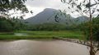 山あいにある静かな遺跡です。