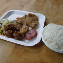 好きなおかずをセレクトして自分オリジナルのランチを作る