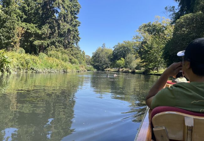 ゆったりエイボン川を散策