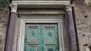 ロムルスの神殿