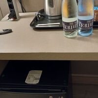 冷蔵庫や湯沸かし器、水があった