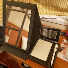 おりたたみ鏡があって、座ってメイクできました。