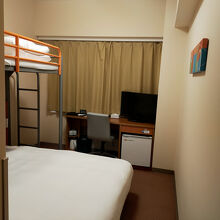 テレビ、冷蔵庫(要スイッチオン）机椅子　一般的揃っています