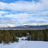 昼間は庭先に出ると雄大な山並みが