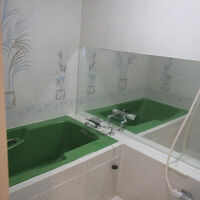 バスルームは広く大きな鏡？