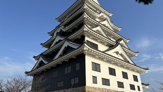「白」と「黒」の二面性が福山城天守のほかにない魅力