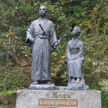 坂本龍馬 お龍新婚湯治碑