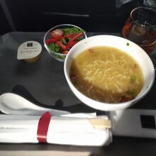 ジャンガララーメンとサラダ