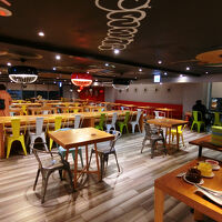 食堂です。バイキング形式です