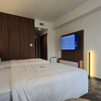 テレビはベッドの前