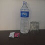 水１本とシャンプーと石鹸