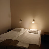 ベッドルームはダイニングの奥にあり窓はありません