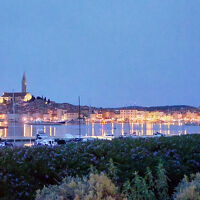 お部屋のベランダから暮れ行く旧市街の眺望