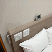 枕元コンセント完備