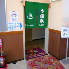 １階と３階に分かれます