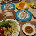 朝食ビュッフェに回転寿司が