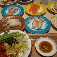 朝から回転寿司を食べるのは、テンションが上がります。