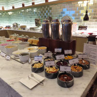 エグゼクティブラウンジ内の食事です