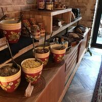 食事は食べていませんが、庭に行く時にチラ見しました