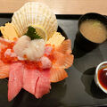海鮮丼はボリューム満点！