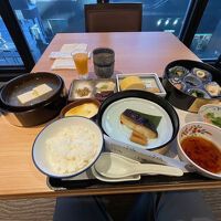 一泊目の朝食。湯豆腐。