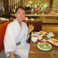 朝食バイキング頂く！