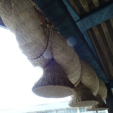 神楽殿のしめ縄