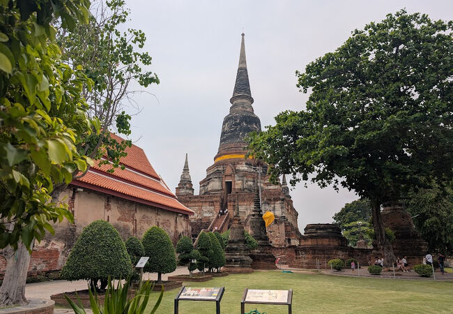 ワット ヤイ チャイ モンコン (チャオプラヤー タイ寺院)