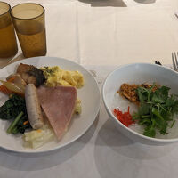 2日目の朝食、お粥が美味しいです