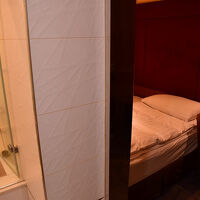 左が小さな浴室