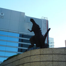 ゴジラ像