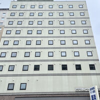 駅から1分。駅の正面にあります