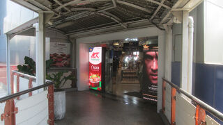 ＢＴＳ戦勝記念塔駅に直結