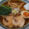 きれいな味わいのスープにちょっと縮れた舌触りの良い麺の組み合わせ