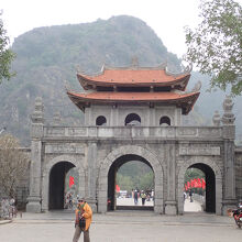 ホアルー城跡 (ディン ティエン ホアン廟)