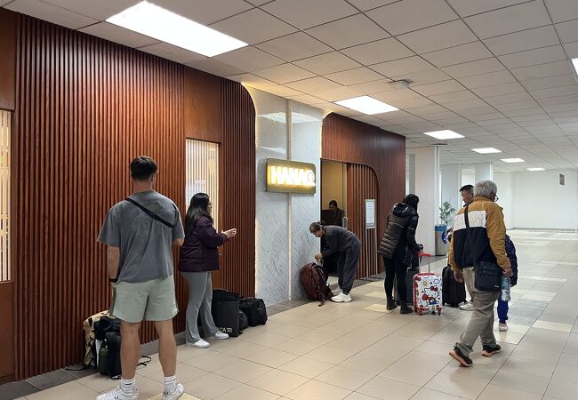 アレハンドロ ベラスコ アステテ国際空港 (CUZ)