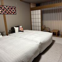 お部屋は広いです