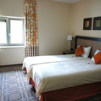 部屋はほぼ正方形。意外と広い印象です