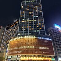 市庁の目の前です。