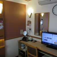 東横インの標準的雄な調度品には無駄がないです。