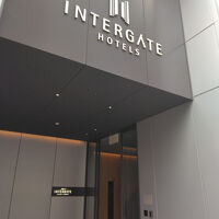 建物が大きいわりに入口が狭くて変な位置なので少し見つけにくい