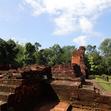 「グループH」は帰り道の途中にあります。